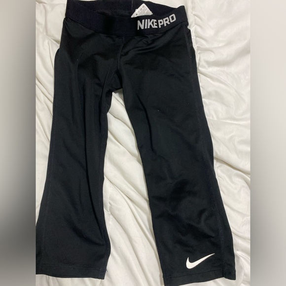 Youth Large Black Nike Pro Capris. - Picture 1 of 2